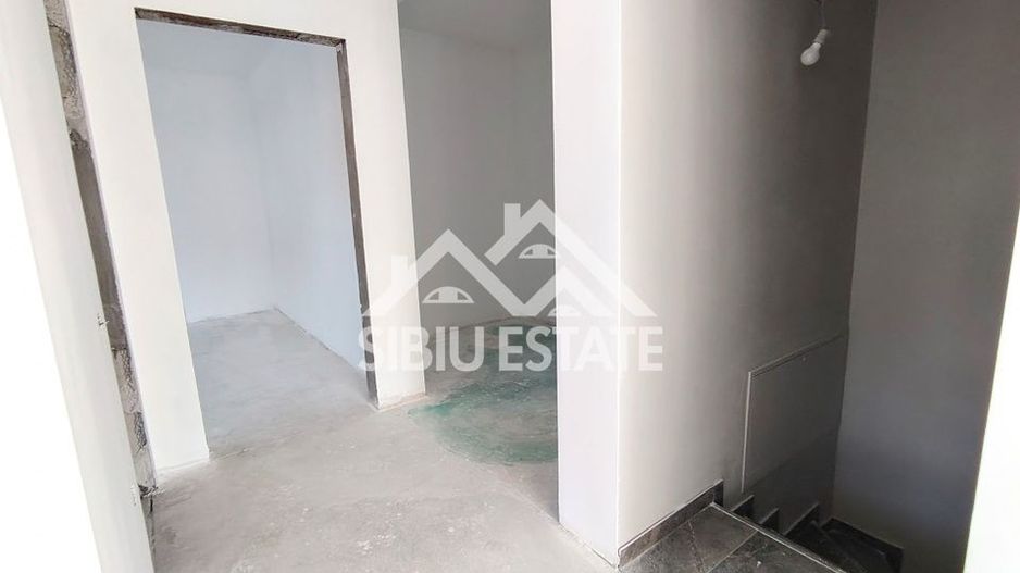 Casa Sibiu, intrare Selimbar, garaj, pivnita, curte mare - Poză 14