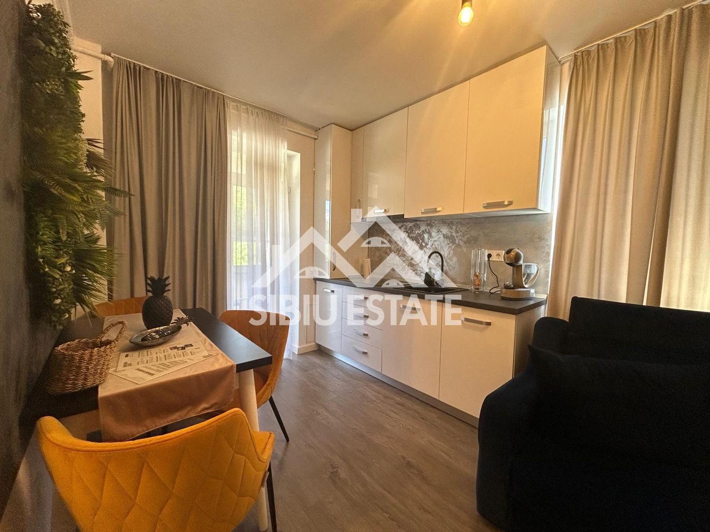 Apartament mobilat-utilat, cu 2 camere, balcon, parcare si boxa - Poză 6