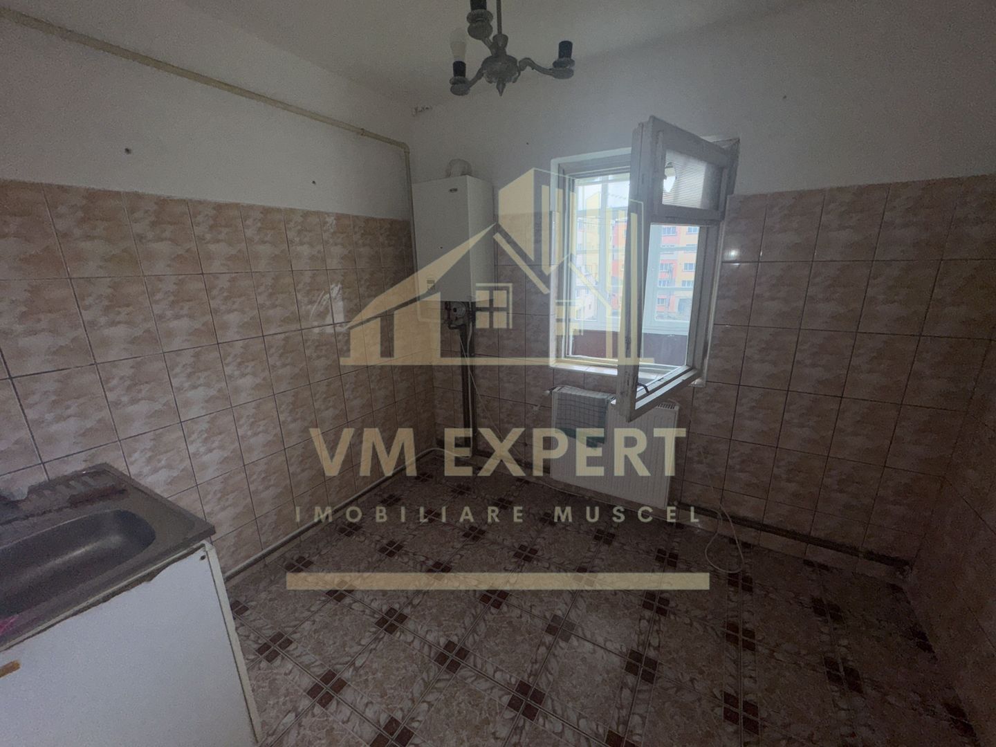 APARTAMENT 3 CAMERE ETAJ 2 GRUI  CAMPULUNG - Poză 1