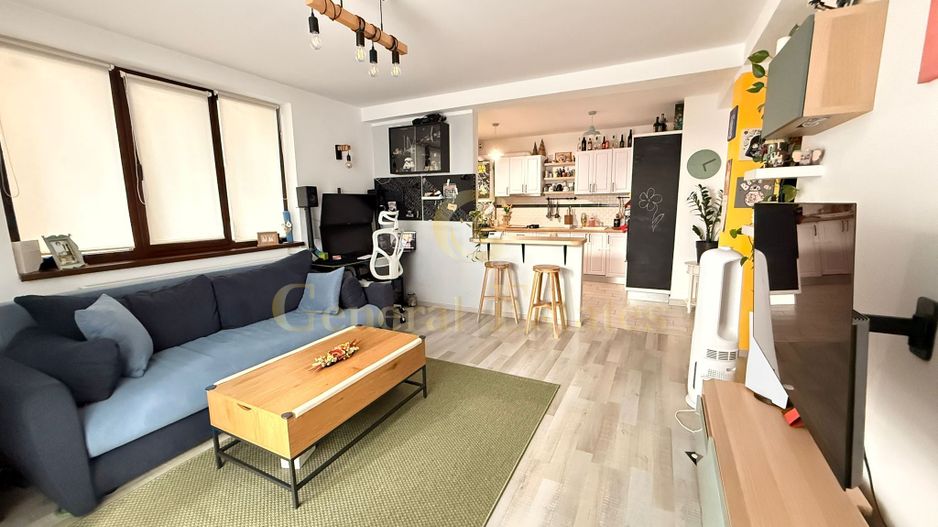 Apartament nou, luminos, cu curte proprie și parcare inclusă - Poză 1