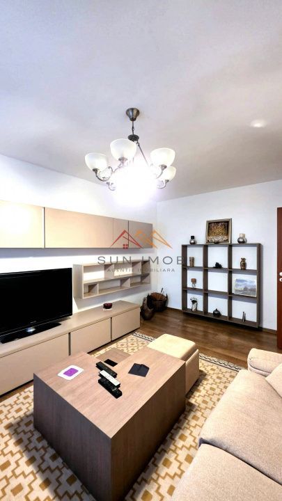 Apartament 3 camere, ultracentral, decomandat, 2 grupuri sanitare - Poză 2