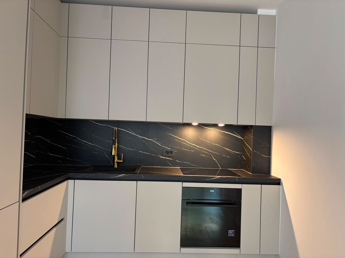 Apartament 3camere, THE IVY, terasa, se accepta firme,cabinete sau rezidential - Poză 1