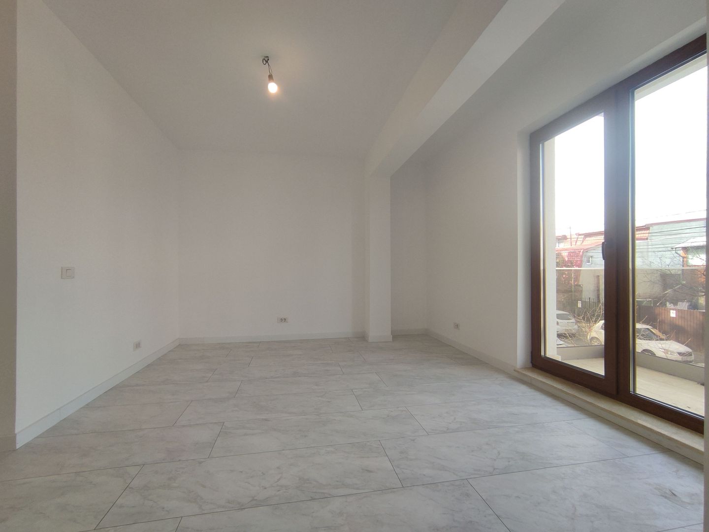 Garsoniera noua de vanzare la 5 minute de metrou laminorului - Poză 3