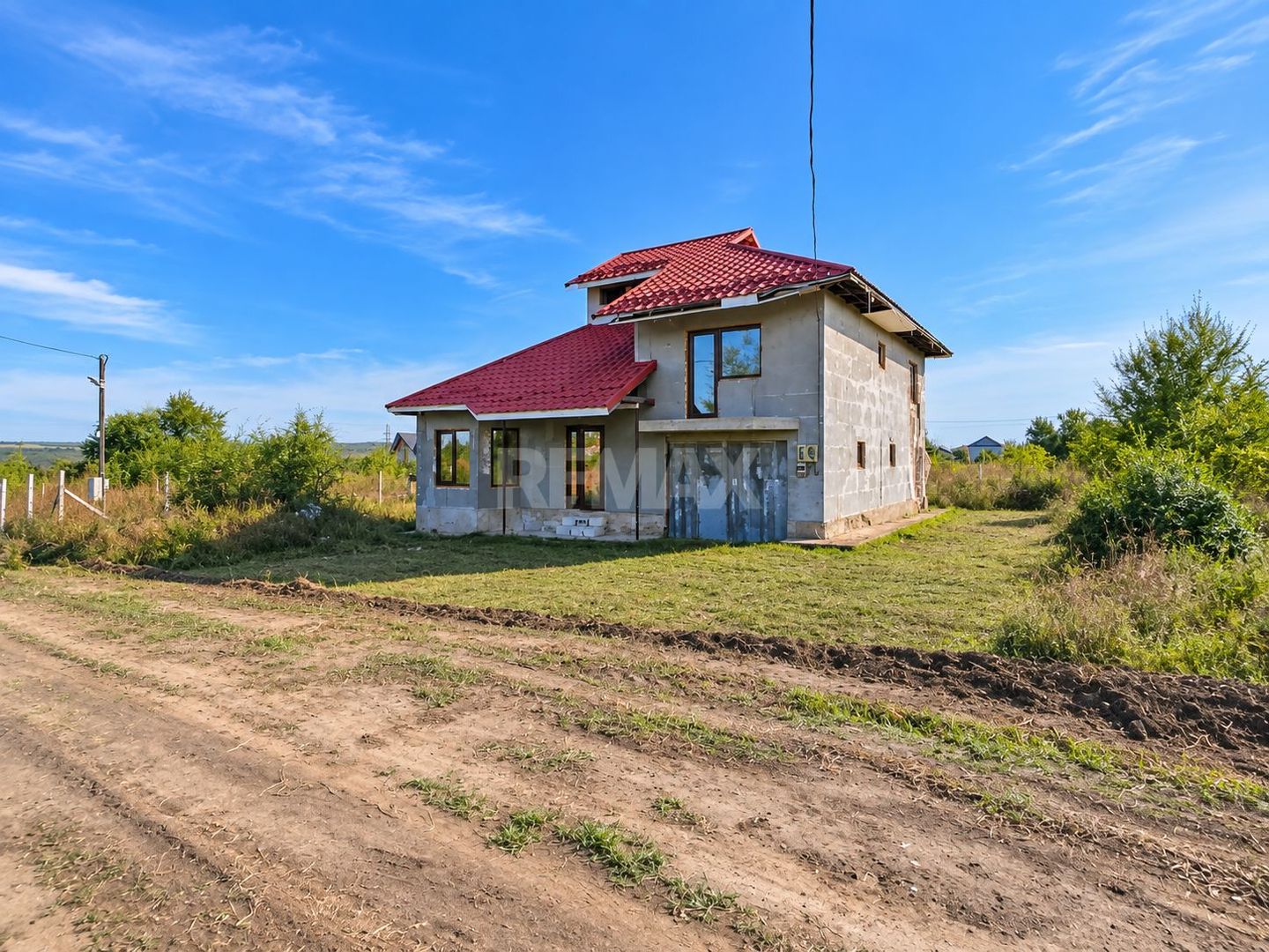 CASĂ CU 2 NIVELE – 136 m² | 4 DORMITOARE | 7 ARI ANENII NOI - Poză 4