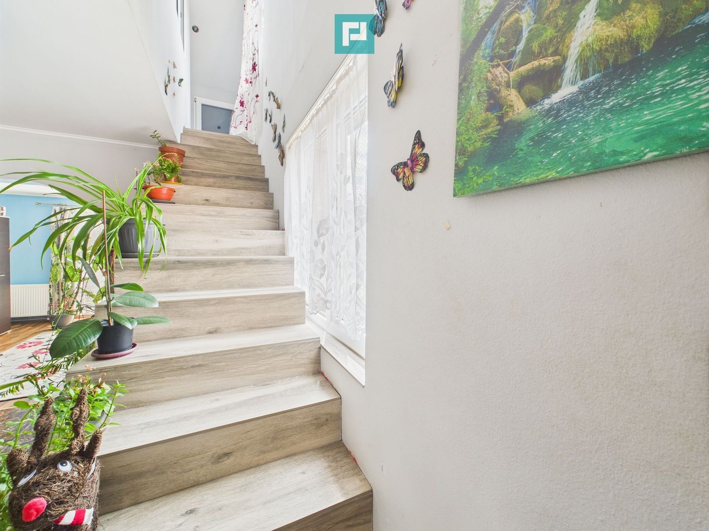 Casă spațioasă cu grădină în Topolovățu Mare - Poză 8