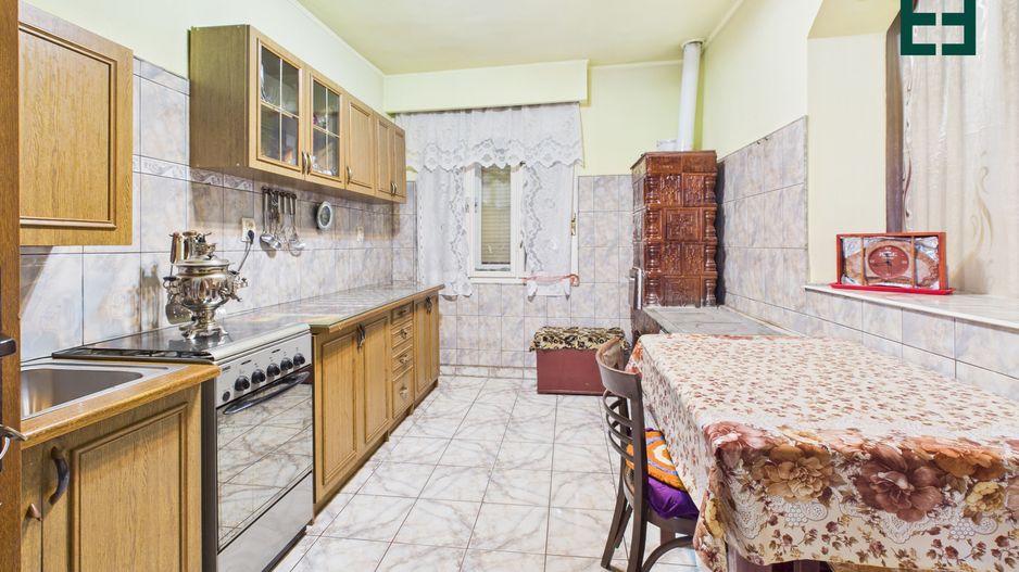 Casă cu 10 camere și 1437 mp teren în Ineu - Arad - Poză 29