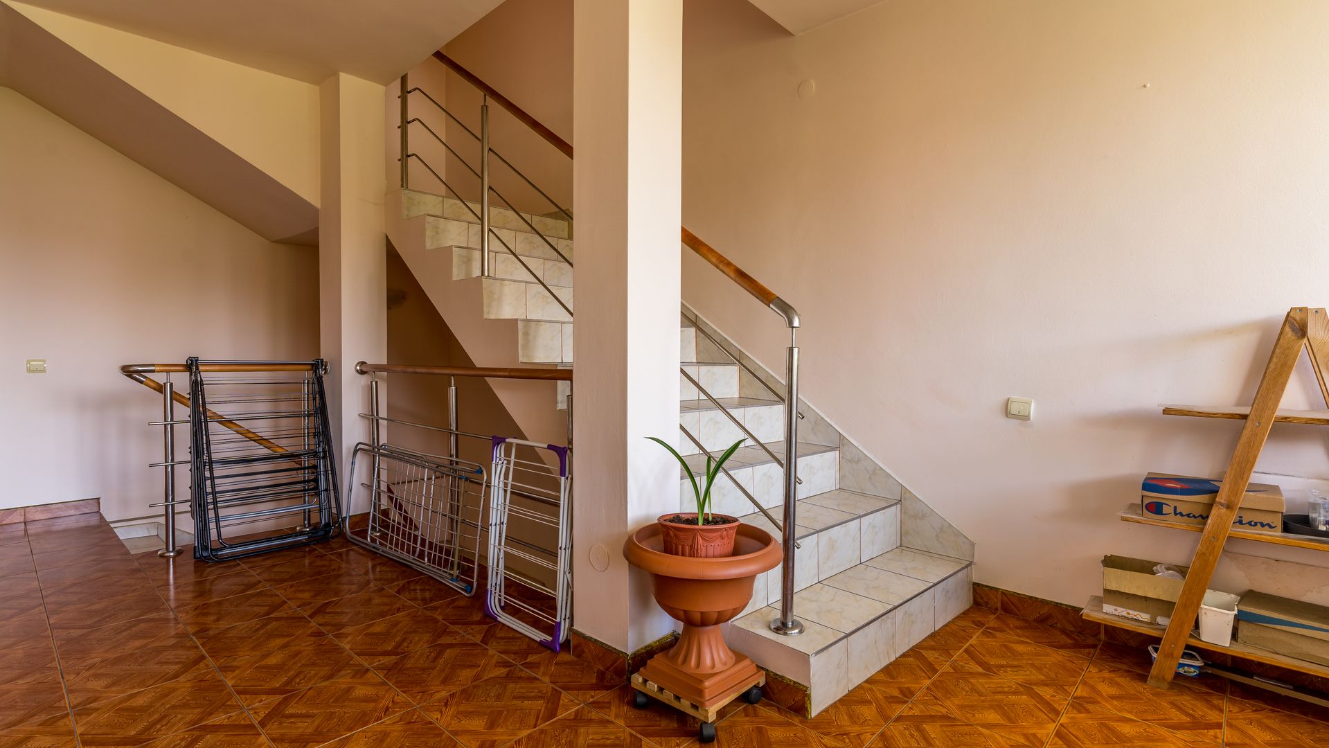 Casă pe 5 nivel–Ideală pentru Locuință, Sediu Firmă sau Investiție! - Poză 12