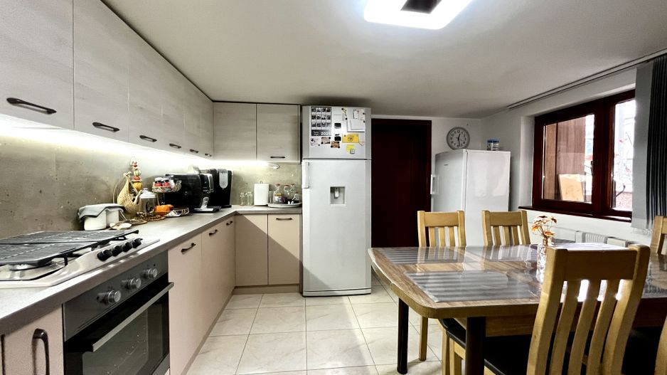 Casa spațioasă și primitoare cu garaj dublu, în Braytim – Soarelui - Poză 29