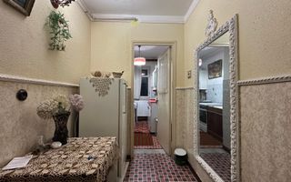 Apartament cu 3 camere de vânzare, în Buhuși - Poză 2