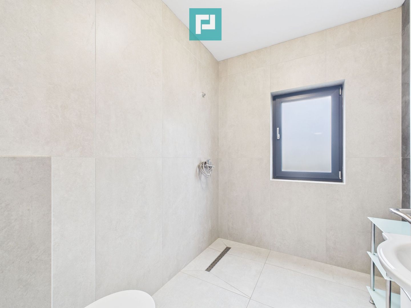 Apartament cu 2 camere, terasă generoasă – Moșnița - Poză 17