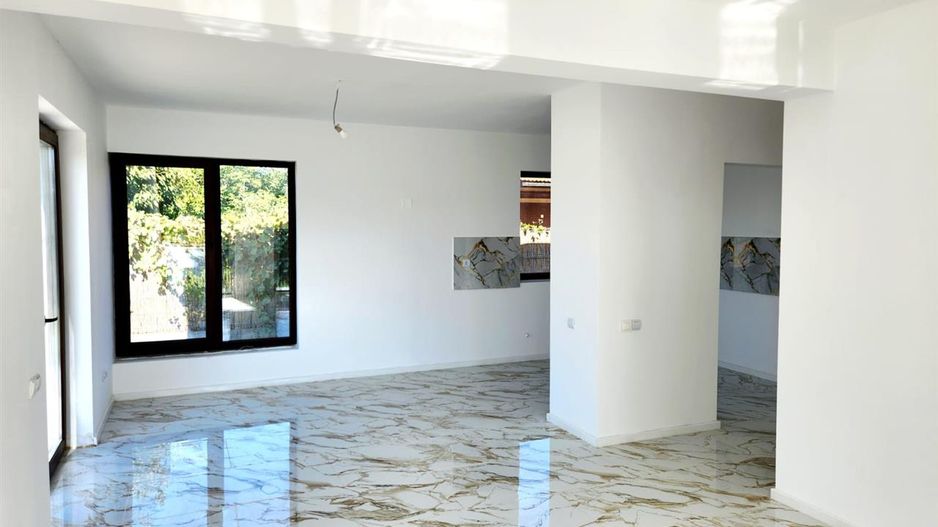Vila superba cu 5 camere, intabulata 2025, P+E, toate utilitatile.  Harman - Poză 1