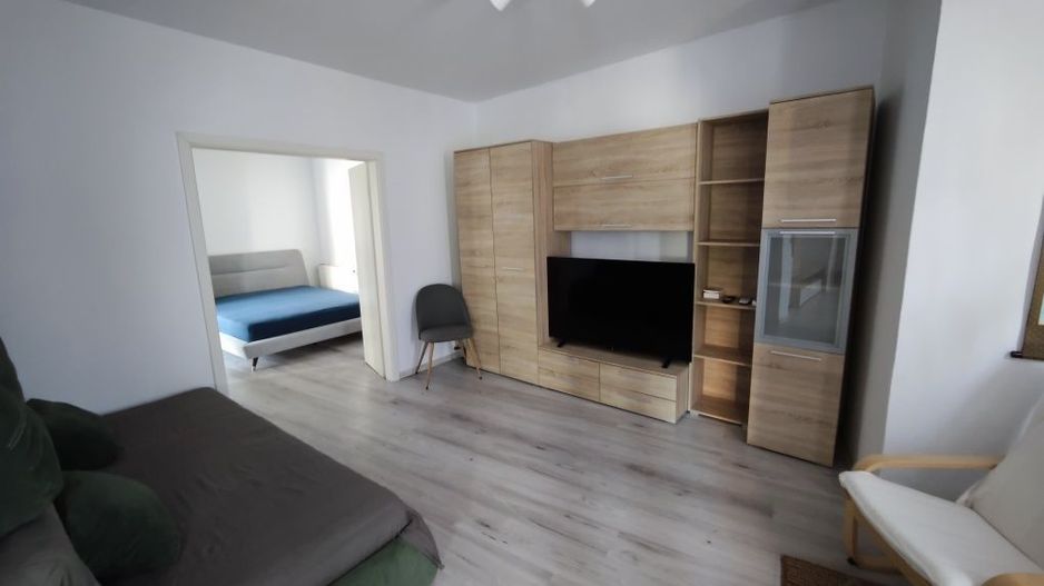 Închiriez apartament 3 camere, Unirii, plan B, centrală proprie - Poză 2