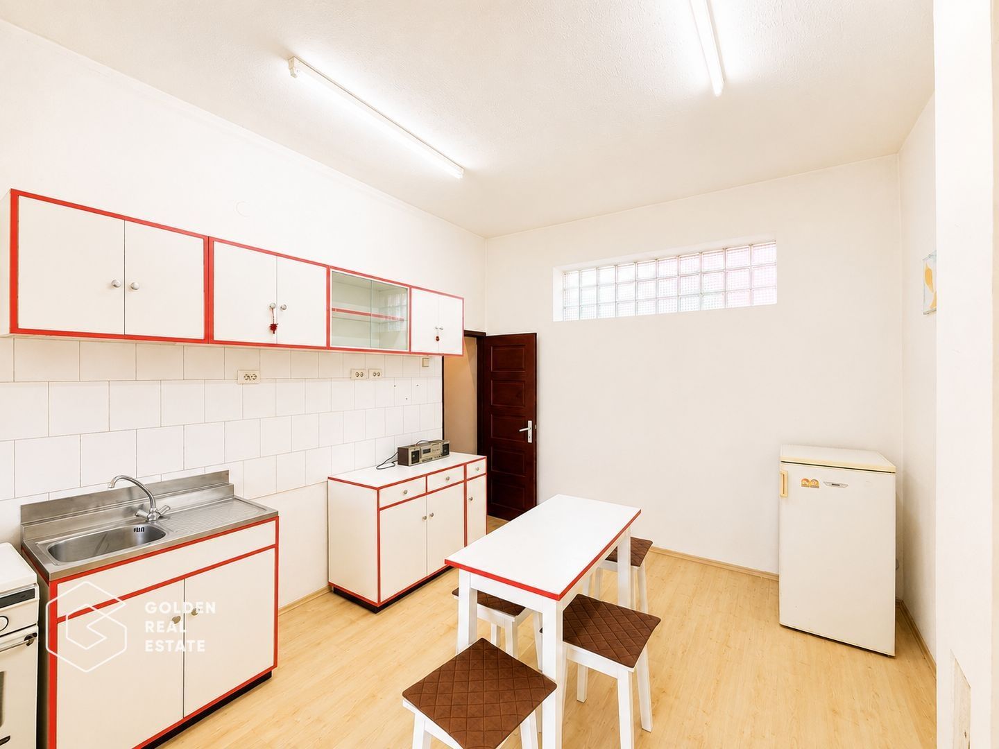 Casa cu teren 688 mp, 2 corpuri de cladire, Parneava - Poză 2