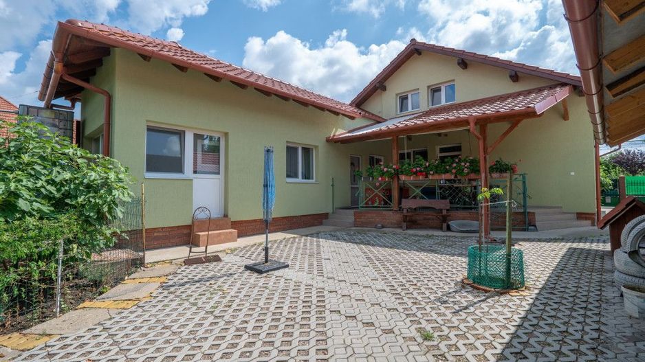 De Vânzare Casă Vânătorilor 9 ari teren - Poză 2