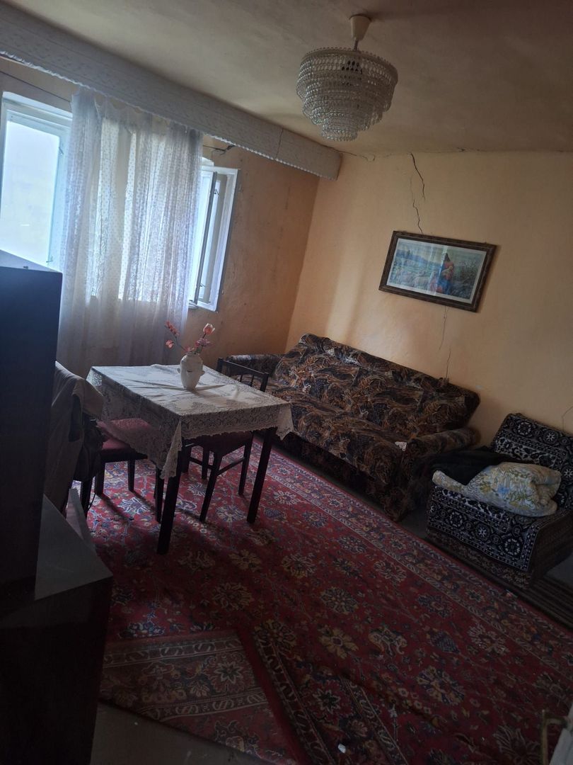 Casa de vânzare in Craciunel la strada principală - Poză 5