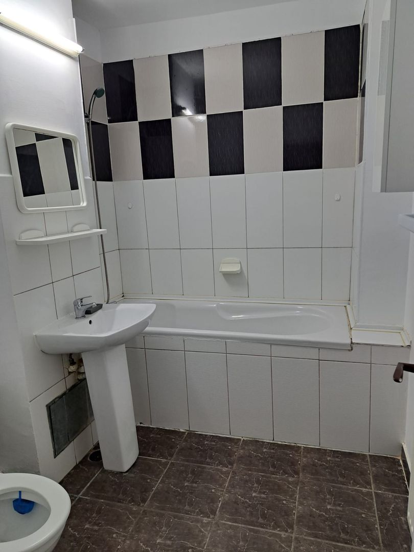 De inchiriat apartament cu o camera, Gara, etaj 4, 300 euro - Poză 3