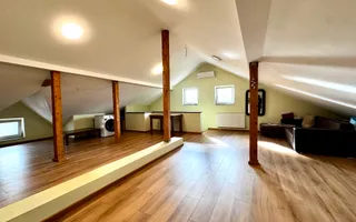 Casa spațioasă, cu teren generos, zona liniștită - in Braytim - Poză 20