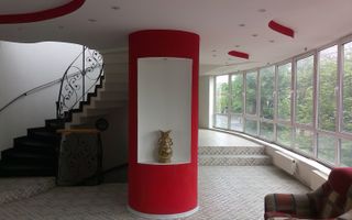 Imobil cu 8 camere, terasă de 60 mp, situat în centrul orașului - Poză 11