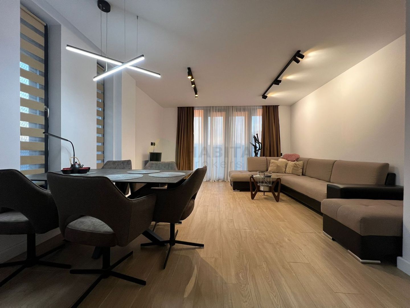 The Class Villas 1 – Vilă modernă de închiriat în Tunari - Poză 1