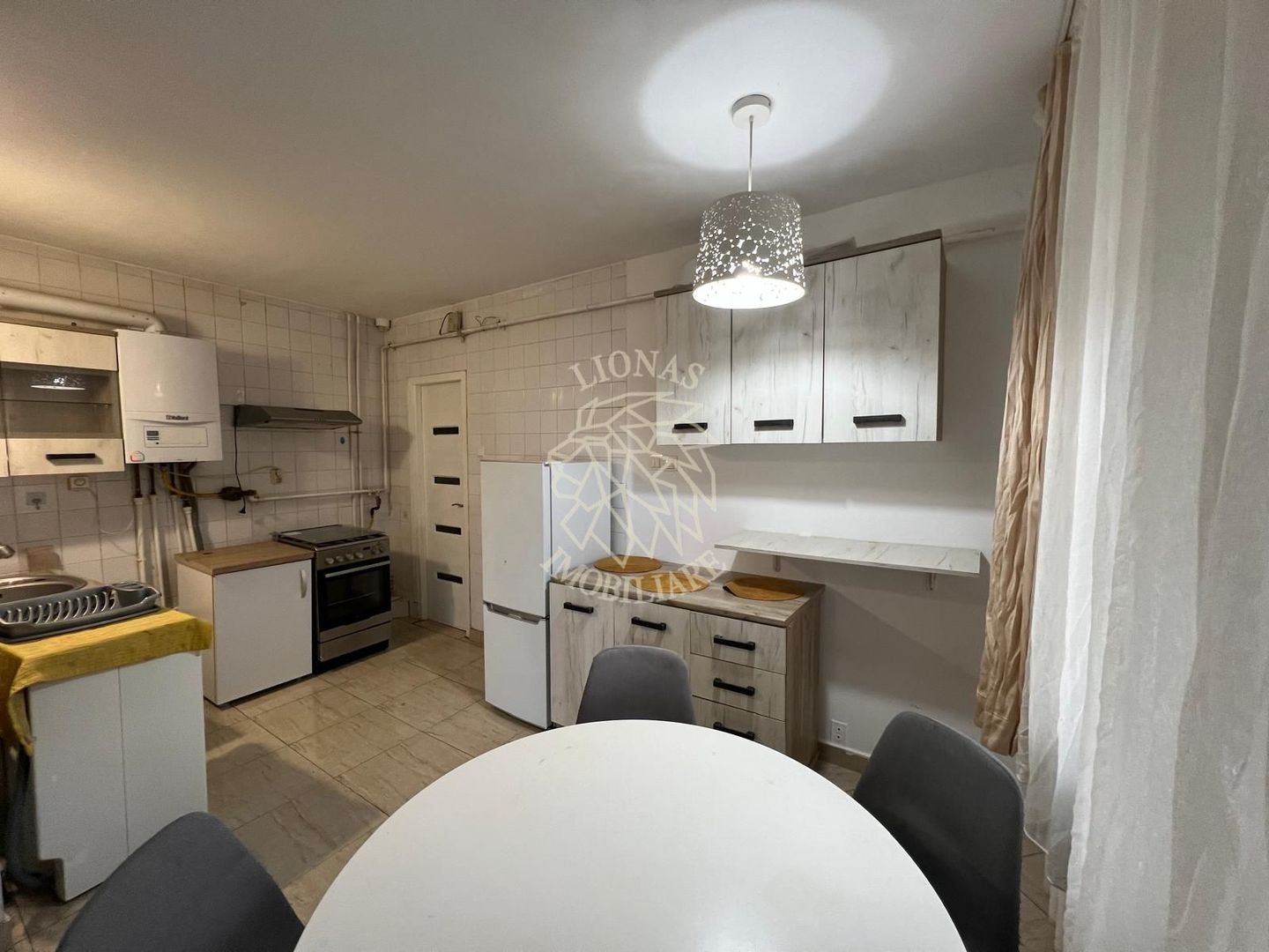 Apartament 2 camere-balcon-curte comuna-parcare-Zona Spalatoria Mara - Poză 4