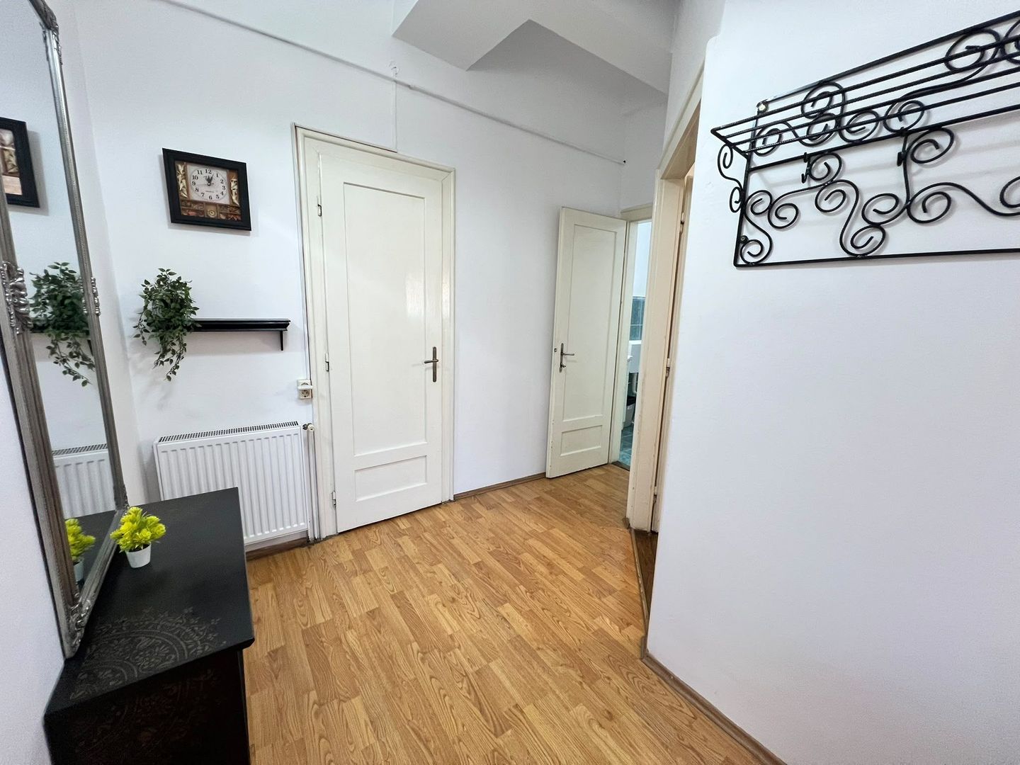 Apartament spatios cu 3 camere | 83 mp + veranda + curte | Ultracentral - Poză 13