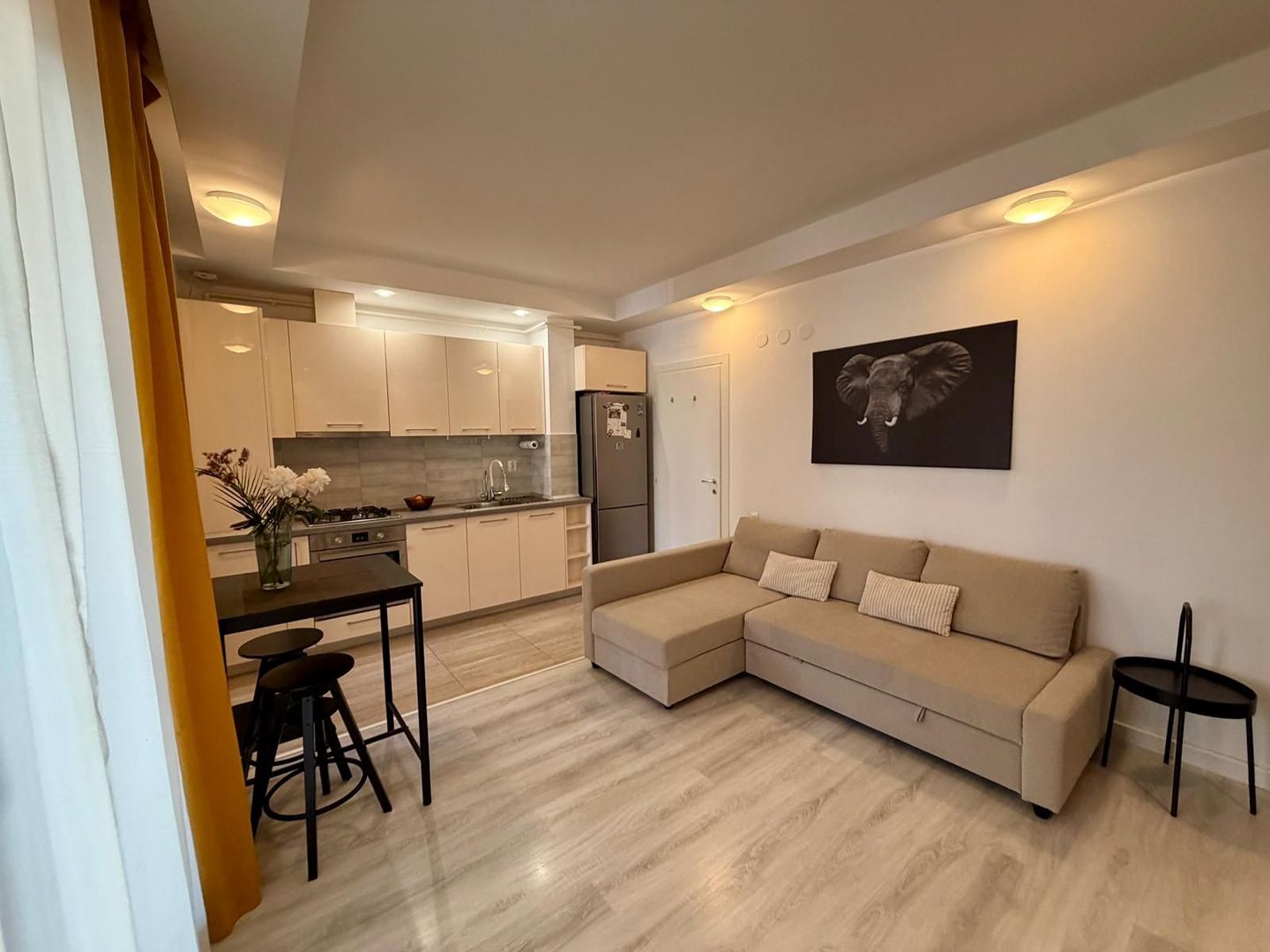 COSMOPOLIS - Apartament cu 3 camere si gradina, mobilat si utilat. - Poză 2