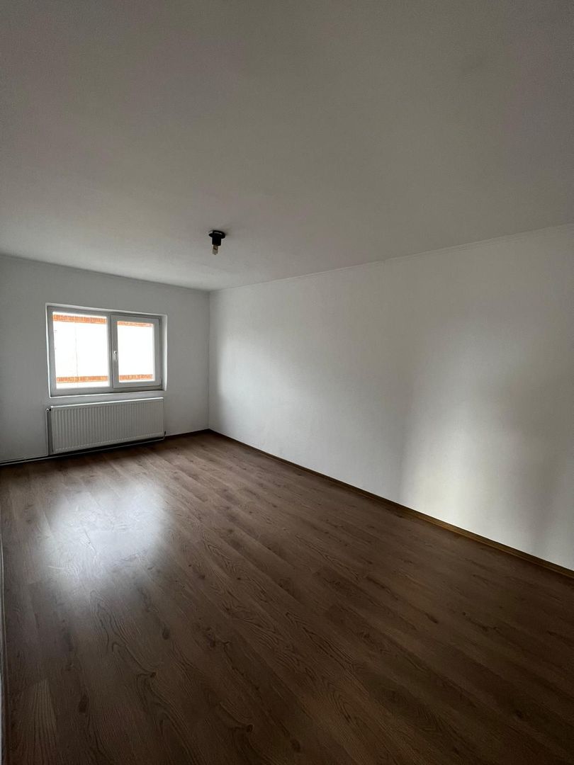 Apartament 3 camere , zona Soarelui. - Poză 2