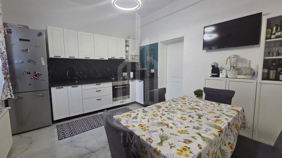 Apartament ULTRACENTRAL de vânzare - Poză 3