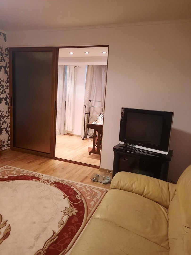 Apartament 3  cam Pta Centrala,et 4/7 - Poză 1