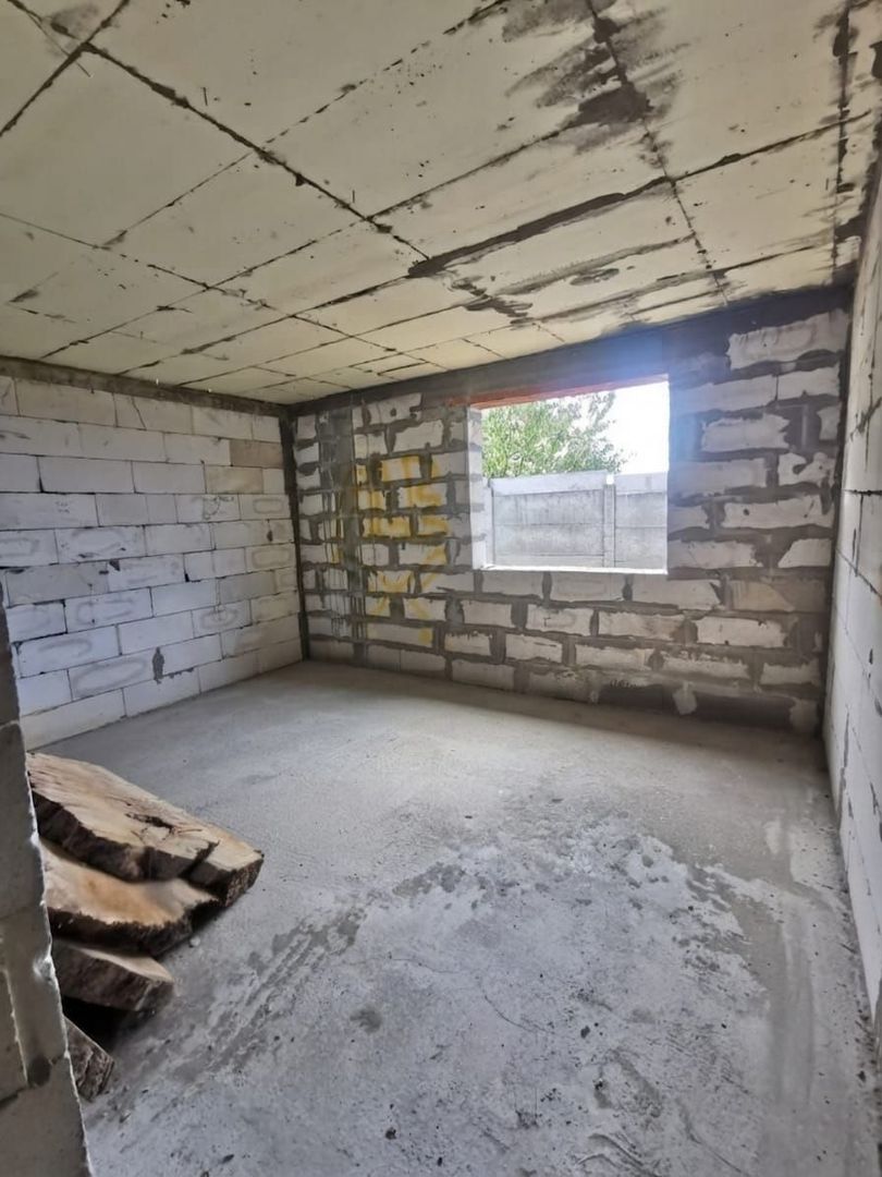 Casa la rosu în Plaiul Vulcănești - Poză 3