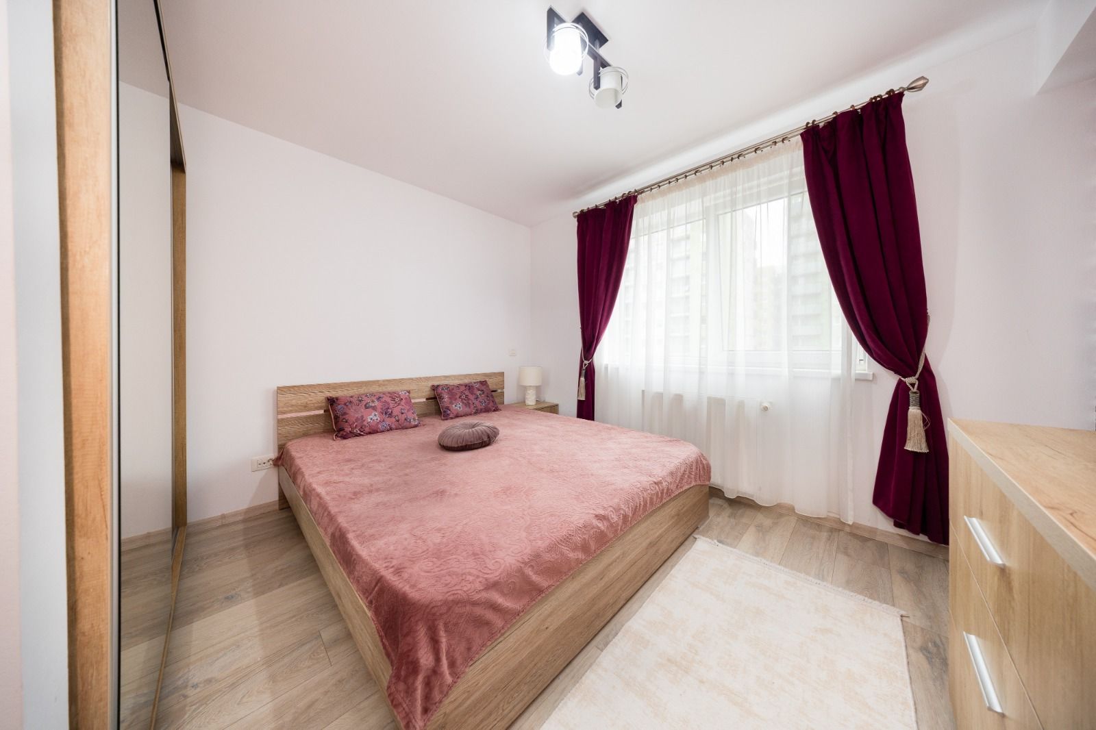 Apartament cu doua camere modern ,cu boxa in Top City - Poză 12