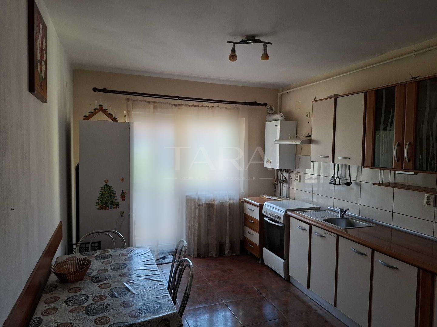 Apartament cu 3 camere în zona Eroilor, Florești și parcare inclusa. - Poză 1