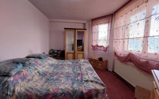 APARTAMENT IN VILA, 4 camere si terasa, Floresti central. - Poză 3