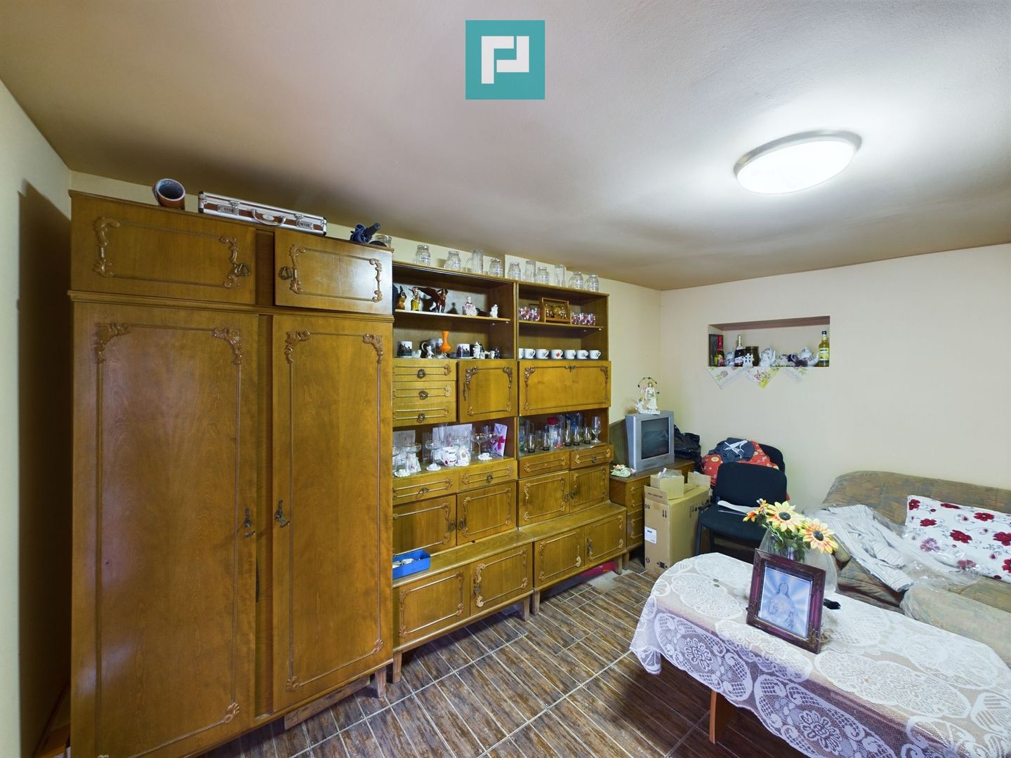 Casă cu 2 camere și 456 mp teren în Ghioroc - Poză 18