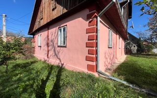 Casa traditional bucovineana la poalele muntilor Bucovinei - Poză 8