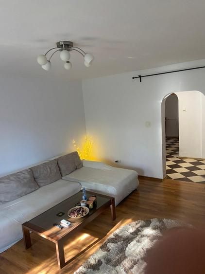 Apartament modernizat de 3 camere - locatie ultra-centrala - Poză 1