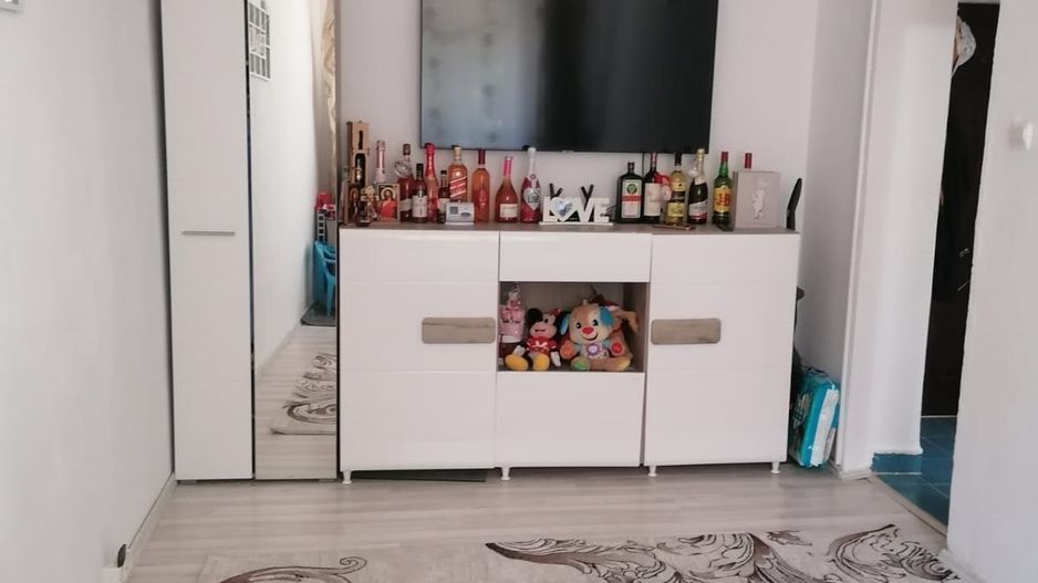 Apartament recent restructurat zona micro 14 - Poză 3