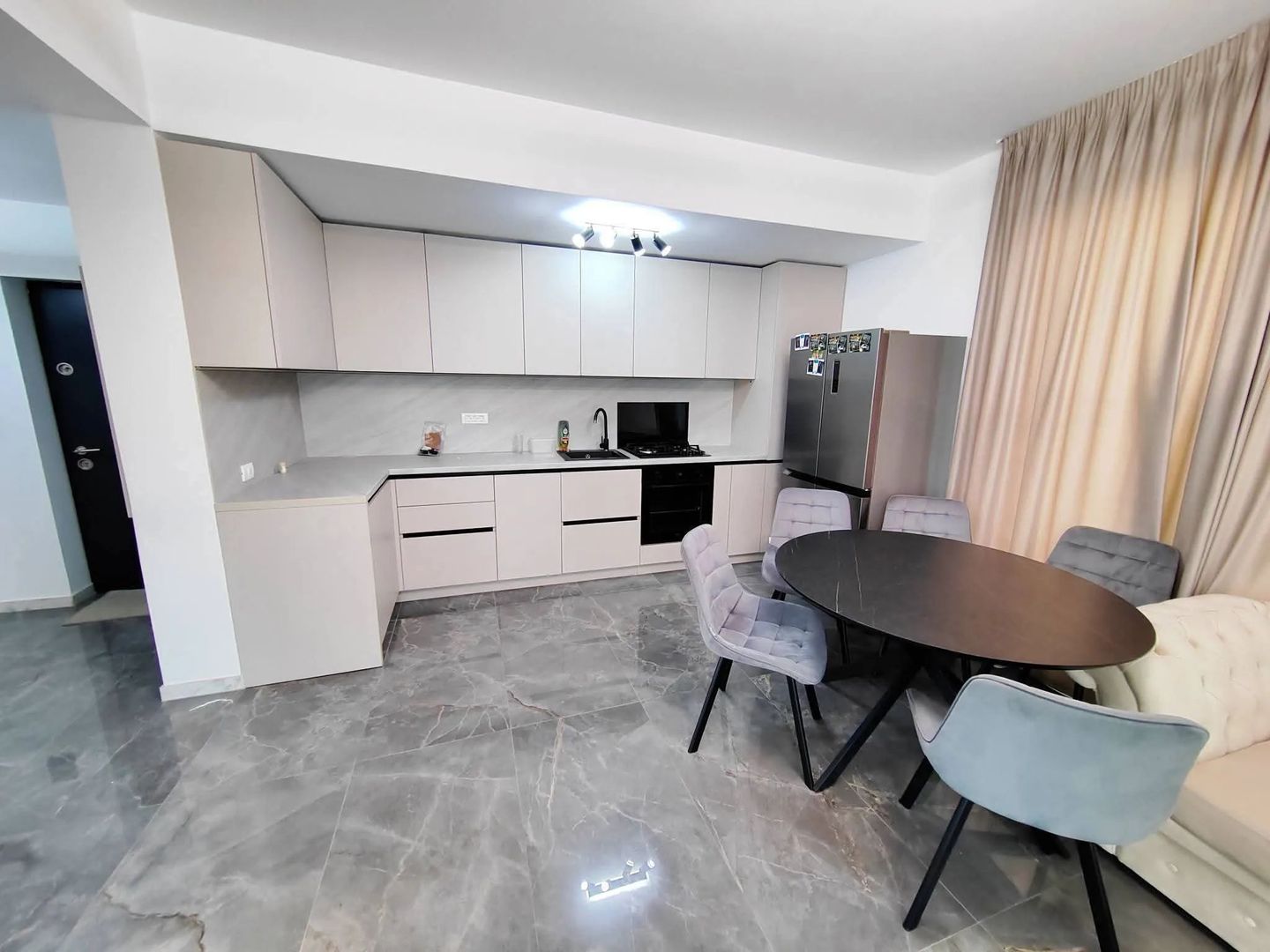 Apartament cu 3 camere de închiriat în Giroc - Poză 2