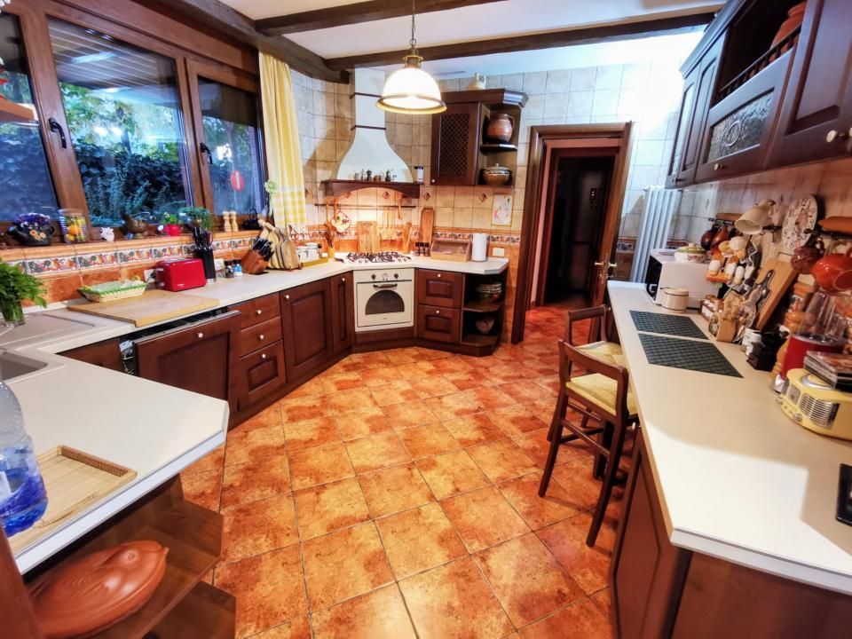 Casă spațioasă și elegantă în Dămăroaia- Jiului- Izbiceni- Comision 0% - Poză 10