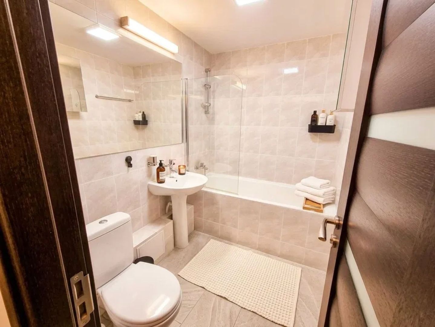 AP. 2 CAMERE EROILOR - 63 MP, BUCATARIE INCHISA, MOBILAT/UTILAT MODERN - Poză 5