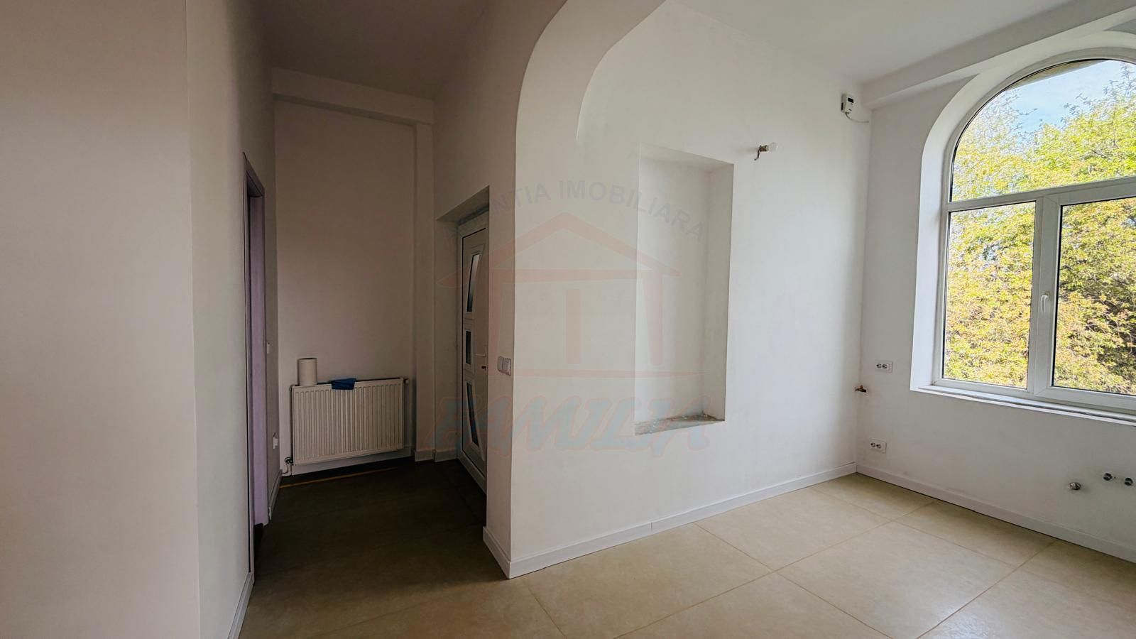 Apartament în casă, acces separat,  ultracentral, lângă Primări, Galat - Poză 2
