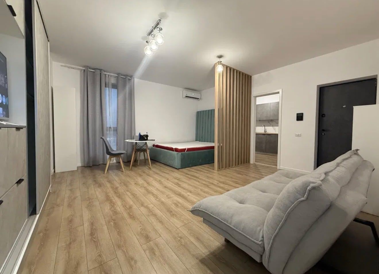STUDIO PIPERA - PARCARE INCLUSA, CENTRALA PROPRIE, BUCATARIE INCHISA - Poză 2