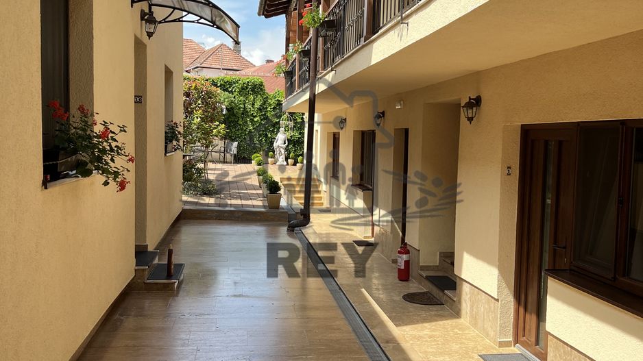 Vila de vanzare in zona Centrala/Orasul de jos - Poză 44