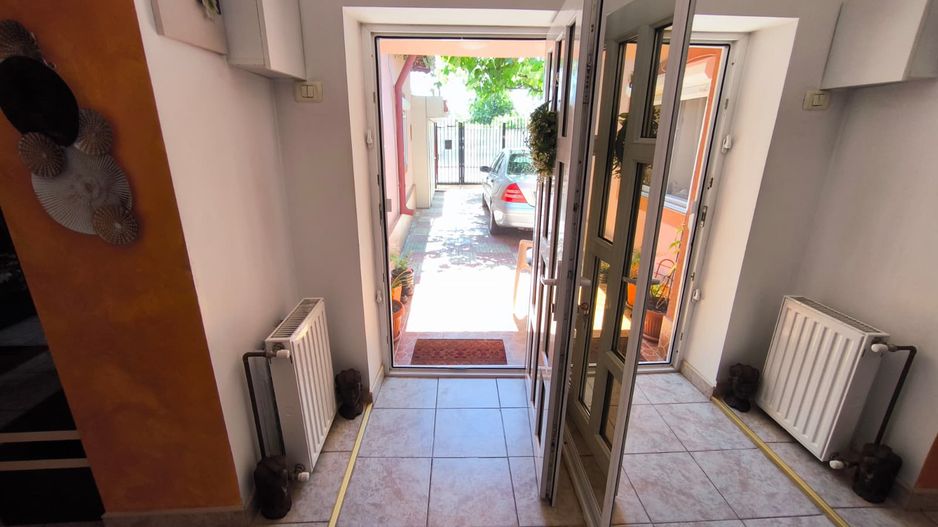 VIILE NOI - casa cu o curte generoasa disponibila imediat - Poză 15