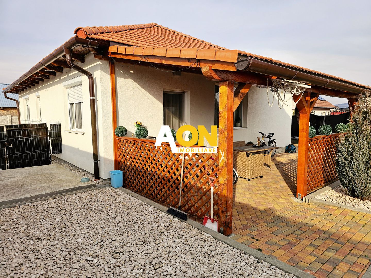 Casa 3 camere, mobilata, utilata, 448 mp teren, Partos - Poză 2