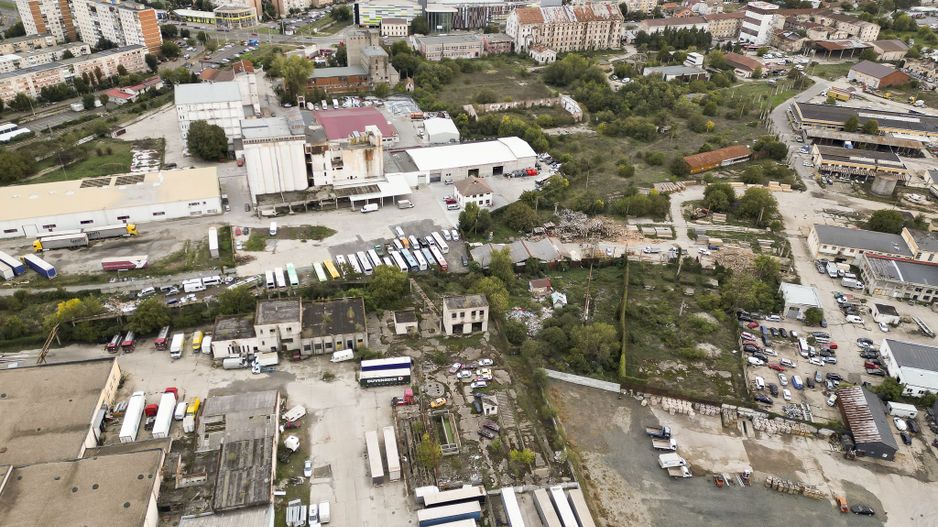 Teren industrial de 6,820mp Strada Poetului - Poză 3