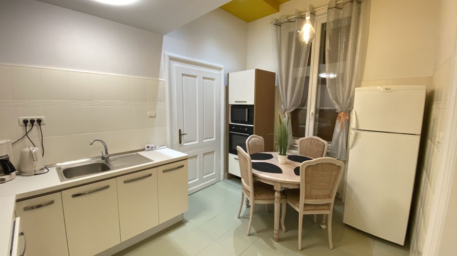 Cladire Istorica, 4 camere, 134 mp, Renovat, Zona Sinaia, Comision 0% - Poză 8