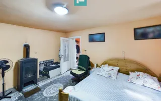 Casă cu 2 camere și 456 mp teren în Ghioroc - Poză 23