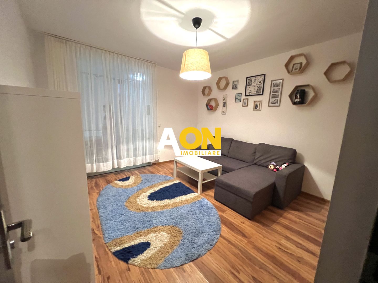 Apartament cu 2 camere, etaj 1, loc de parcare, 2 balcoane - Poză 3