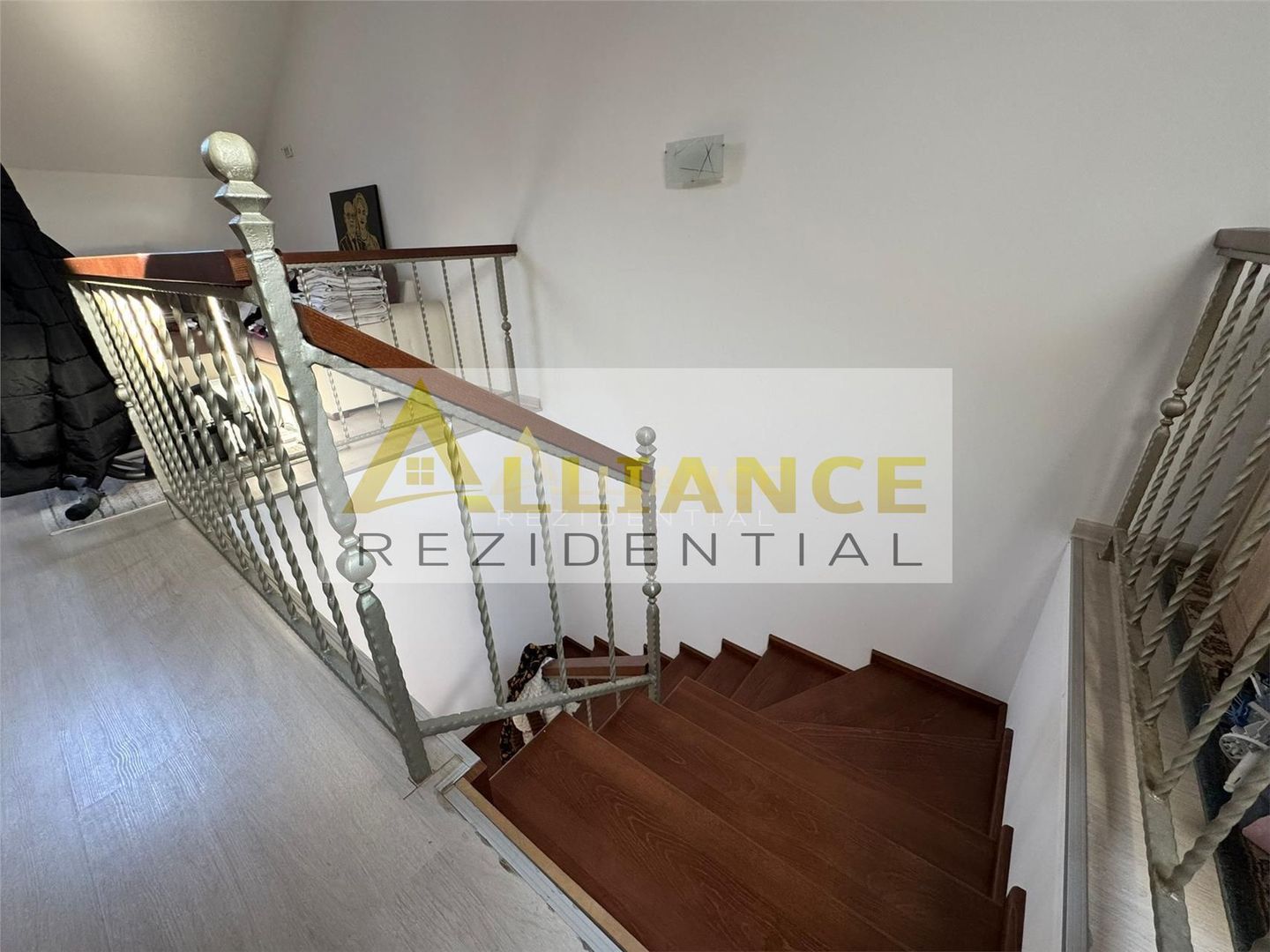 TREND RESIDENCE Vila P+1+M 4 camere 2 bai 120 mpu - Poză 12